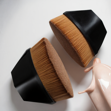 🌸 Professional Makeup Brush – Beauty with a Touch of Sophistication